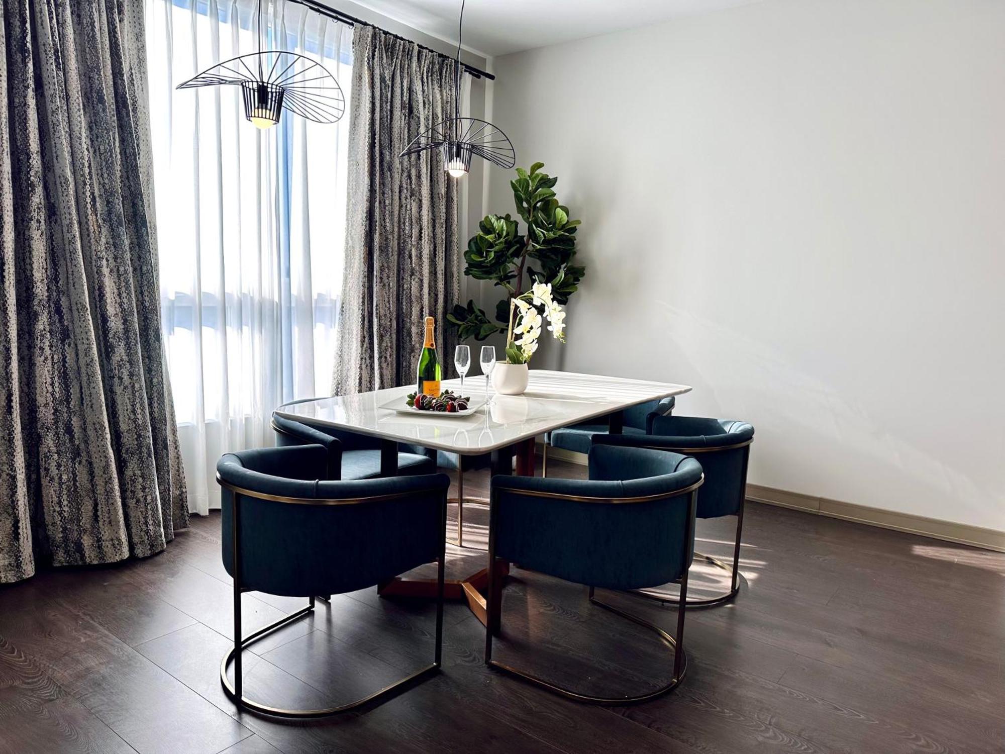 Chez Hotel Arlington Heights Dış mekan fotoğraf